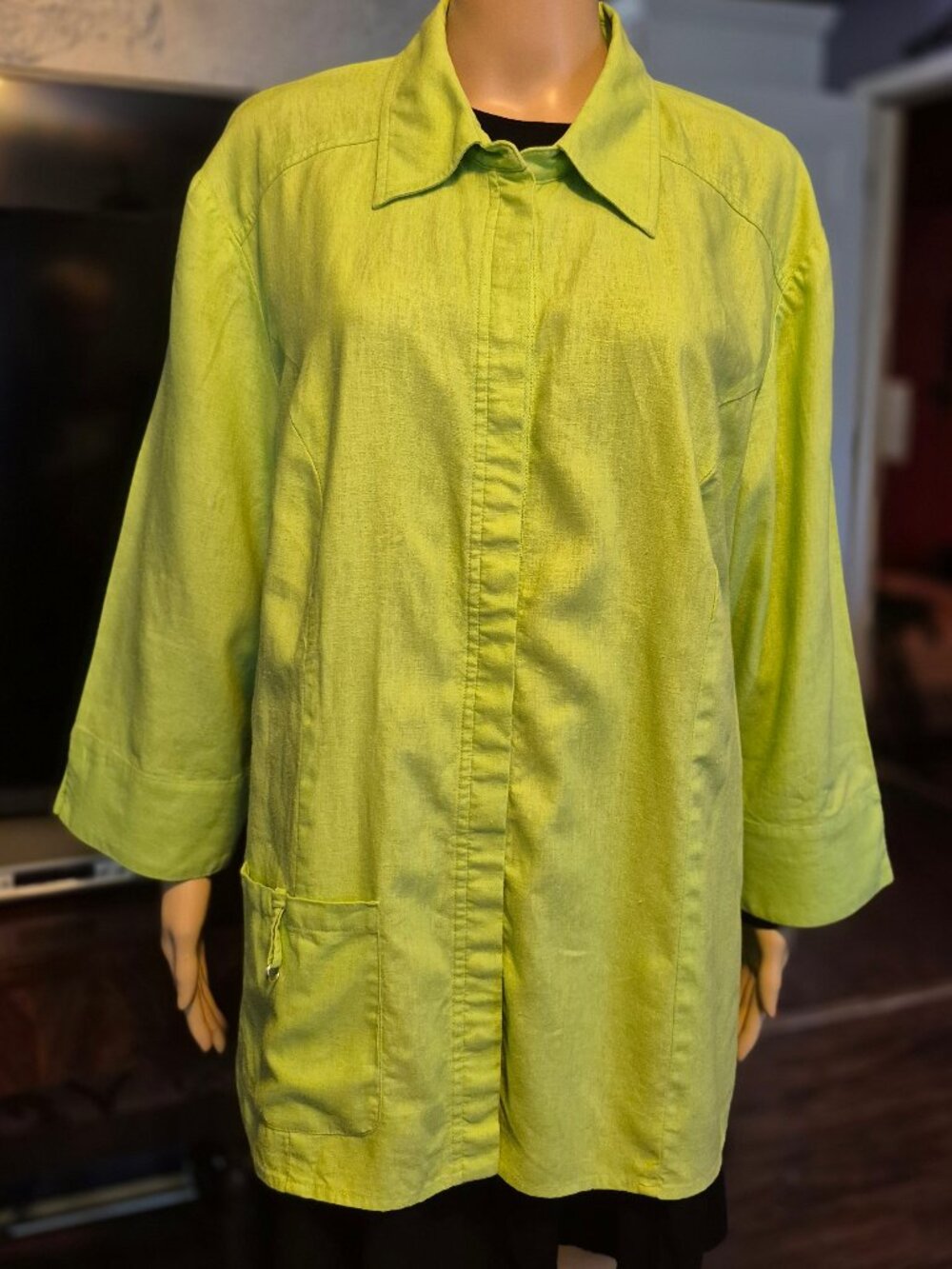Snap Front Top. Size 2X. Versailles . Chartruese. Nice!